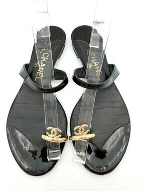Chanel Toe Ring Sandal Black Leather Gold Interlocking CC Logo Size 39.5 / 9.5